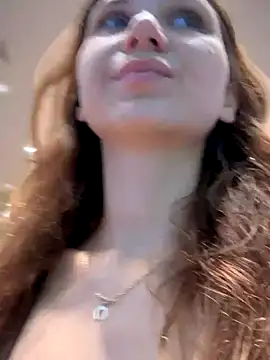 Snapshot of QuitieLia chatting on 10, 9, 2025 QuitieLia online show from 10, 9, 2025