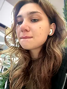 Snapshot of QuitieLia chatting on 28, 9, 2025 QuitieLia online show from 28, 9, 2025