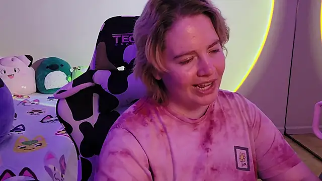 Snapshot of InternetFairy_XO chatting on 1, 1, 2025 InternetFairy XO online show from 1, 1, 2025