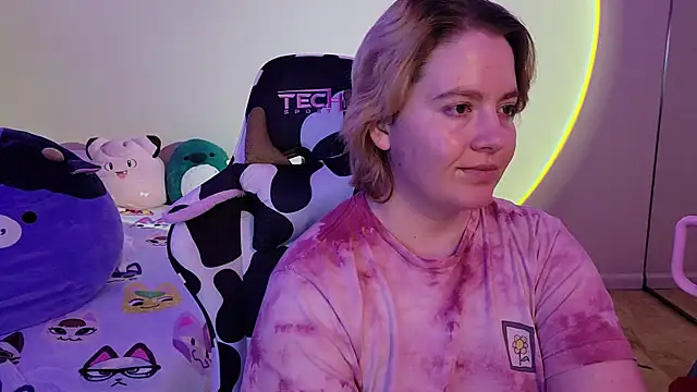 Snapshot of InternetFairy_XO chatting on 1, 1, 2025 InternetFairy XO online show from 1, 1, 2025