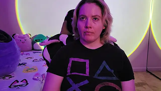 Snapshot of InternetFairy_XO chatting on 2, 2, 2025 InternetFairy XO online show from 2, 2, 2025