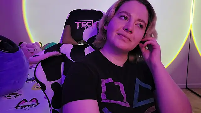 Snapshot of InternetFairy_XO chatting on 2, 2, 2025 InternetFairy XO online show from 2, 2, 2025