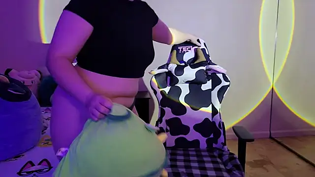 Snapshot of InternetFairy_XO chatting on 24, 2, 2025 InternetFairy XO online show from 24, 2, 2025