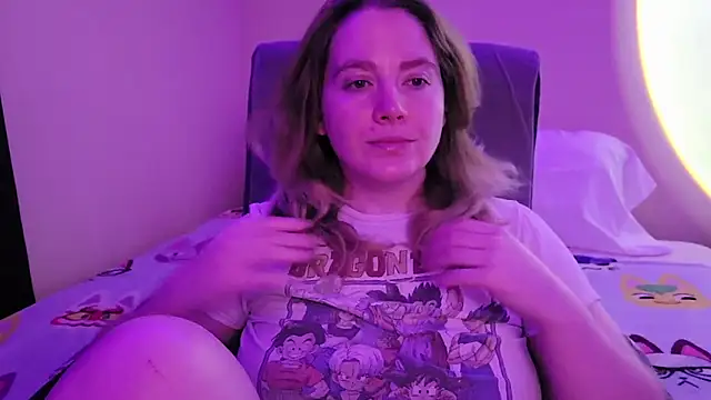 Snapshot of InternetFairy_XO chatting on 4, 12, 2025 InternetFairy XO online show from 4, 12, 2025