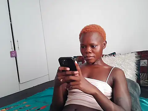 Snapshot of petiteebony_81 chatting on 19, 5, 2026 petiteebony 81 online show from 19, 5, 2026