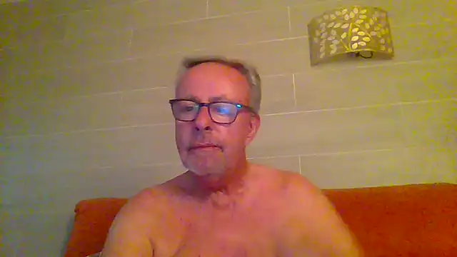 Snapshot of tuggy59 chatting on 10, 6, 2026 tuggy59 online show from 10, 6, 2026