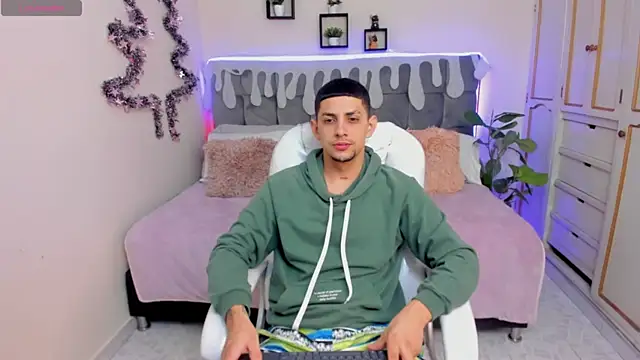 Snapshot of Alex_cute77 chatting on 7, 12, 2024 Alex cute77 online show from 7, 12, 2024