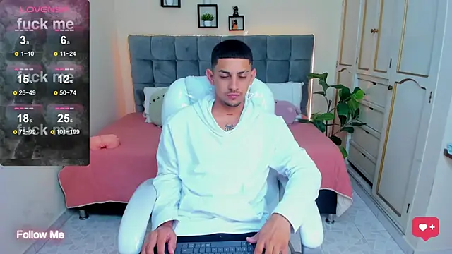 Snapshot of Alex_cute77 chatting on 11, 1, 2025 Alex cute77 online show from 11, 1, 2025