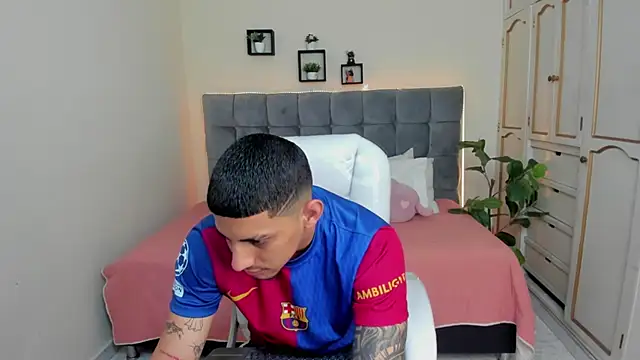 Snapshot of Alex_cute77 chatting on 13, 1, 2025 Alex cute77 online show from 13, 1, 2025