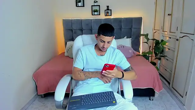 Snapshot of Alex_cute77 chatting on 14, 1, 2025 Alex cute77 online show from 14, 1, 2025