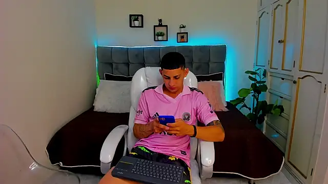 Snapshot of Alex_cute77 chatting on 23, 1, 2025 Alex cute77 online show from 23, 1, 2025