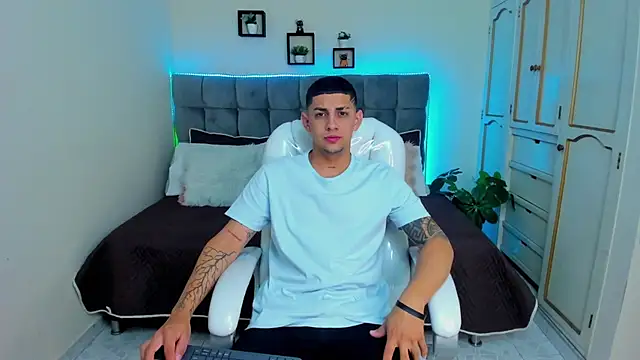 Snapshot of Alex_cute77 chatting on 24, 1, 2025 Alex cute77 online show from 24, 1, 2025