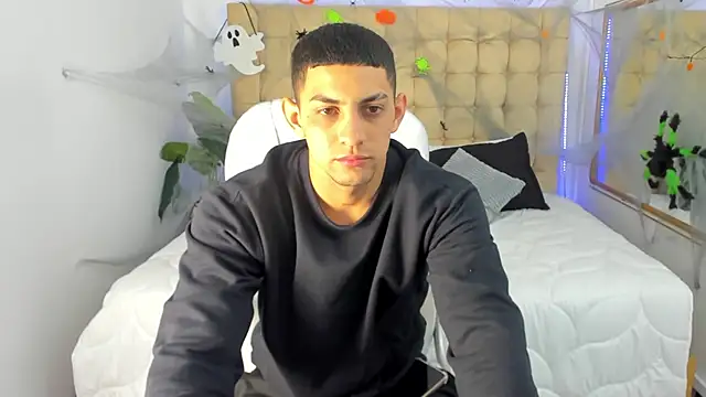 Snapshot of Alex_cute77 chatting on 22, 10, 2025 Alex cute77 online show from 22, 10, 2025