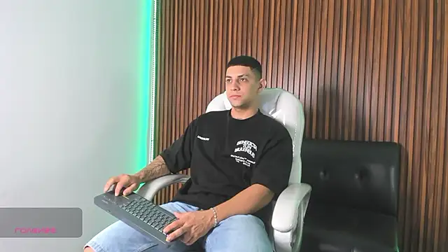 Snapshot of Alex_cute77 chatting on 10, 1, 2026 Alex cute77 online show from 10, 1, 2026