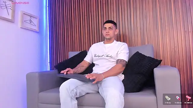 Snapshot of Alex_cute77 chatting on 8, 2, 2026 Alex cute77 online show from 8, 2, 2026