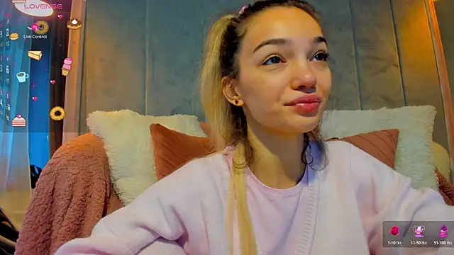 Snapshot of Sassy_Teen chatting on 19, 12, 2025 Sassy Teen online show from 19, 12, 2025