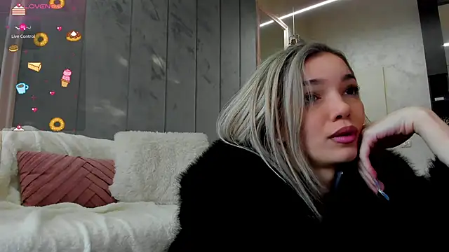 Snapshot of Sassy_Teen chatting on 17, 1, 2026 Sassy Teen online show from 17, 1, 2026