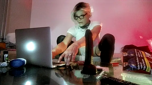 Snapshot of CharlotteVixxens chatting on 8, 2, 2025 CharlotteVixxens online show from 8, 2, 2025