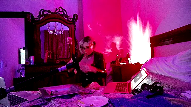 Snapshot of CharlotteVixxens chatting on 2, 10, 2025 CharlotteVixxens online show from 2, 10, 2025