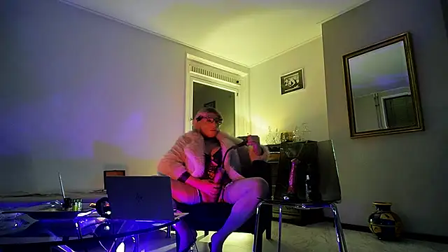 Snapshot of CharlotteVixxens chatting on 12, 11, 2025 CharlotteVixxens online show from 12, 11, 2025