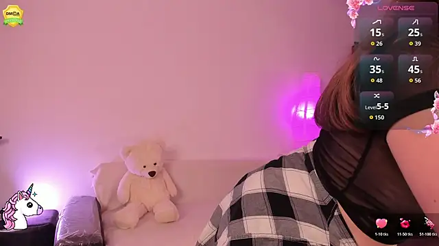 Snapshot of EvaUniporn chatting on 29, 11, 2025 EvaUniporn online show from 29, 11, 2025