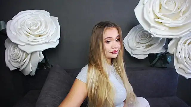 Snapshot of StacyYellig chatting on 8, 9, 2025 StacyYellig online show from 8, 9, 2025