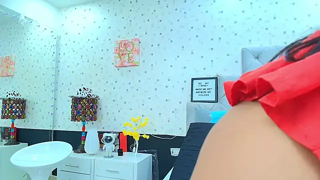 JulietaReyess online show from 10, 2, 2025