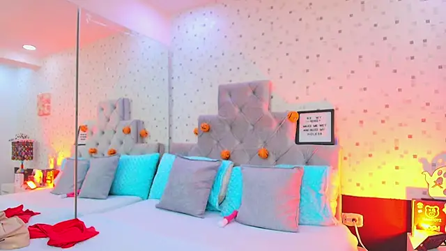 JulietaReyess online show from 18, 10, 2025