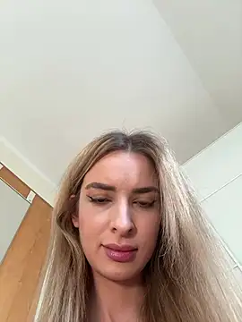 Snapshot of EvieEvans chatting on 1, 1, 2025 EvieEvans online show from 1, 1, 2025