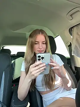 Snapshot of EvieEvans chatting on 9, 9, 2025 EvieEvans online show from 9, 9, 2025