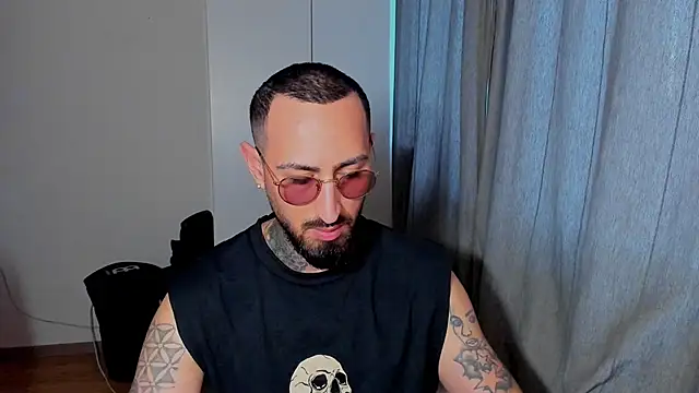 Baddfuckerr online show from 19, 1, 2025