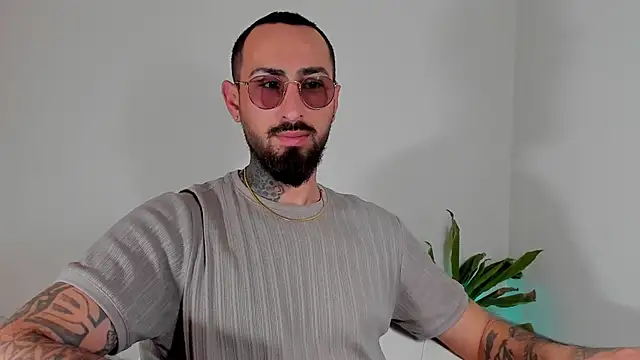 Baddfuckerr online show from 27, 1, 2025