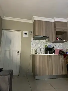 YellowHoneyDip online show from 8, 4, 2026