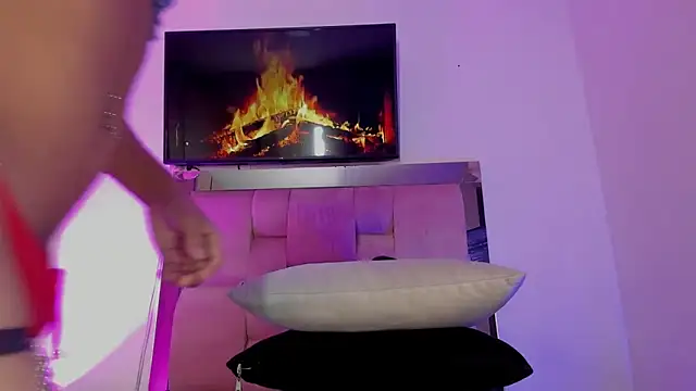 Snapshot of emily_lady20 chatting on 12, 1, 2025 emily lady20 online show from 12, 1, 2025