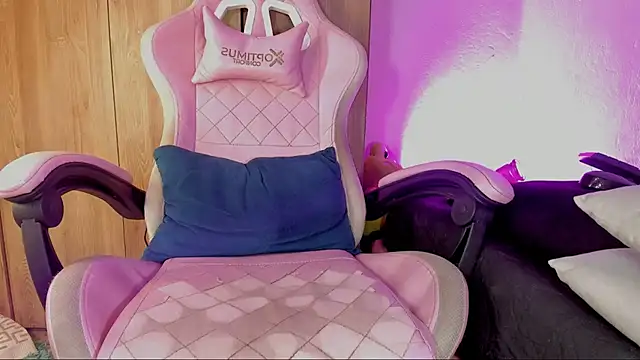 Snapshot of emily_lady20 chatting on 7, 2, 2025 emily lady20 online show from 7, 2, 2025