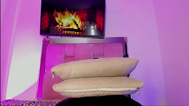 Snapshot of emily_lady20 chatting on 9, 3, 2025 emily lady20 online show from 9, 3, 2025