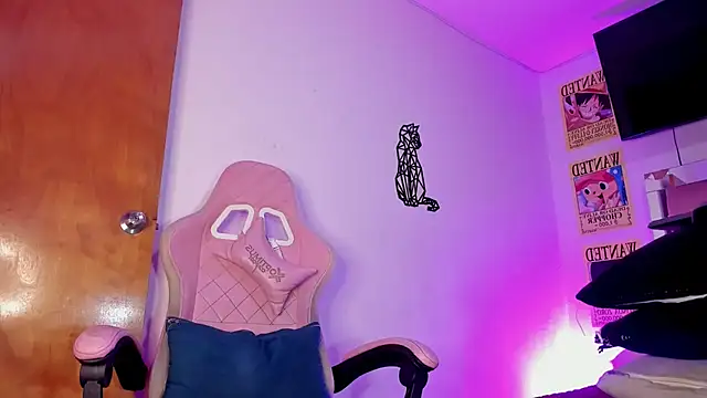 Snapshot of emily_lady20 chatting on 2, 11, 2025 emily lady20 online show from 2, 11, 2025