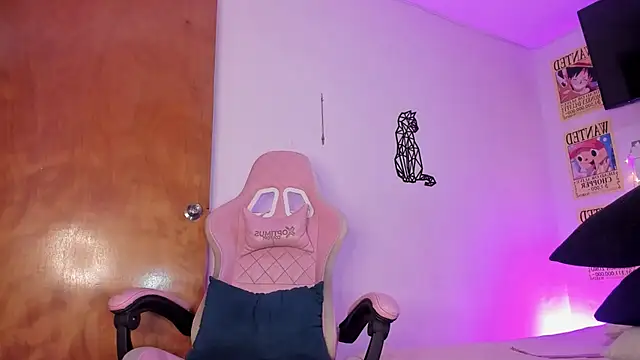 Snapshot of emily_lady20 chatting on 30, 11, 2025 emily lady20 online show from 30, 11, 2025