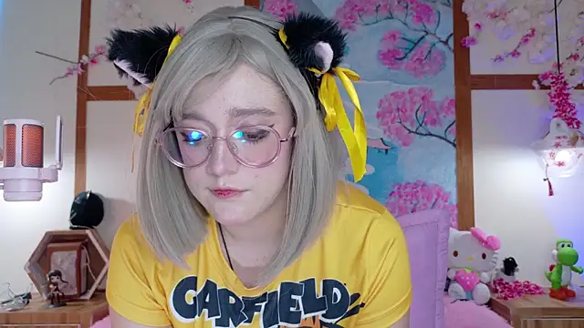 Snapshot of NaomiShimizu chatting on 4, 3, 2025 NaomiShimizu online show from 4, 3, 2025