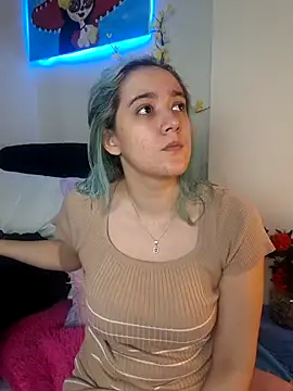 Snapshot of NaomiShimizu chatting on 9, 10, 2025 NaomiShimizu online show from 9, 10, 2025