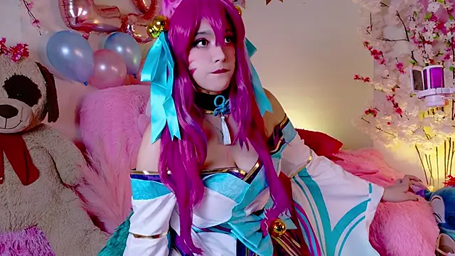 Snapshot of NaomiShimizu chatting on 5, 11, 2025 NaomiShimizu online show from 5, 11, 2025