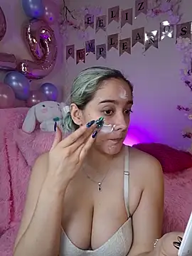 Snapshot of NaomiShimizu chatting on 8, 11, 2025 NaomiShimizu online show from 8, 11, 2025