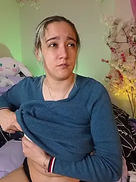 Snapshot of NaomiShimizu chatting on 12, 11, 2025 NaomiShimizu online show from 12, 11, 2025