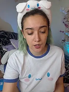 Snapshot of NaomiShimizu chatting on 13, 11, 2025 NaomiShimizu online show from 13, 11, 2025