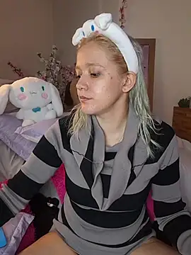 Snapshot of NaomiShimizu chatting on 20, 11, 2025 NaomiShimizu online show from 20, 11, 2025