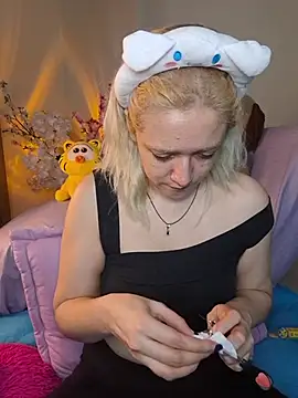 Snapshot of NaomiShimizu chatting on 1, 12, 2025 NaomiShimizu online show from 1, 12, 2025