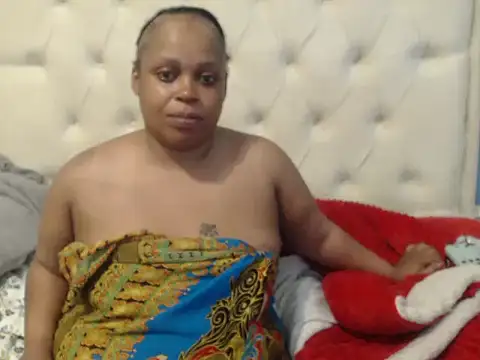 Snapshot of THESHORTQUEEN chatting on 17, 11, 2025 THESHORTQUEEN online show from 17, 11, 2025