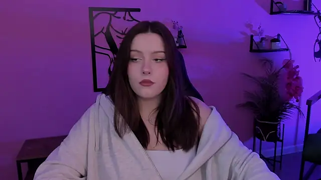 Snapshot of CoralineKeyns chatting on 17, 12, 2024 CoralineKeyns online show from 17, 12, 2024
