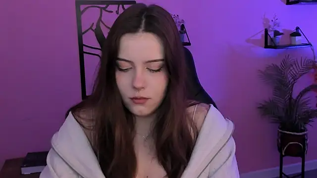 Snapshot of CoralineKeyns chatting on 6, 3, 2025 CoralineKeyns online show from 6, 3, 2025