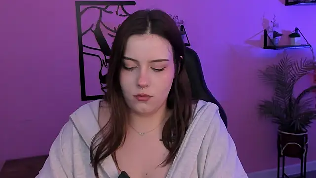 Snapshot of CoralineKeyns chatting on 6, 3, 2025 CoralineKeyns online show from 6, 3, 2025